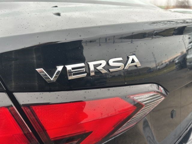 Nissan Versa  2023