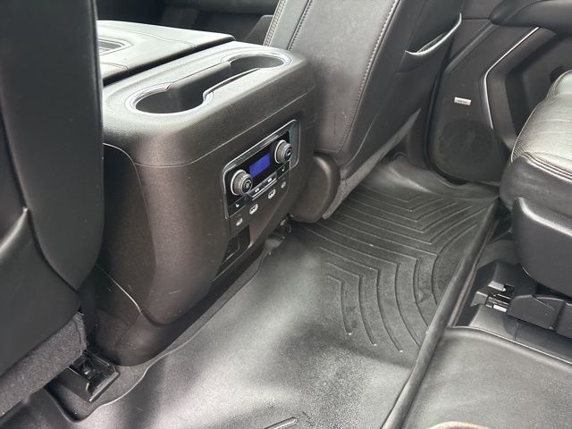 Chevrolet Suburban  2021