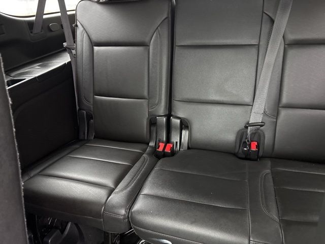 Chevrolet Suburban  2021