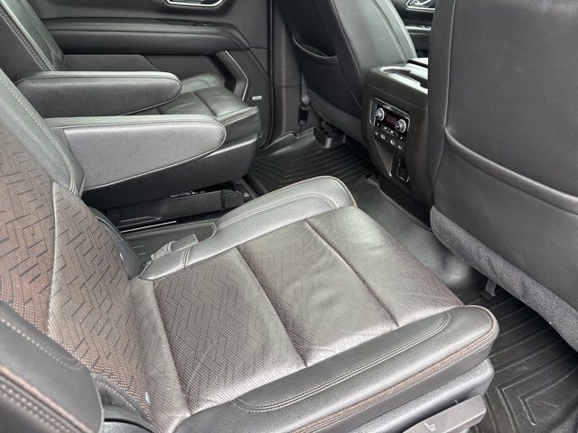 Chevrolet Suburban  2021