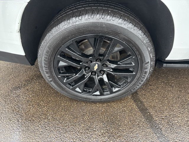 Chevrolet Suburban  2021