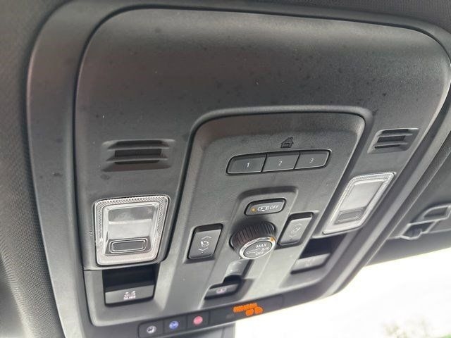 Chevrolet Suburban  2021