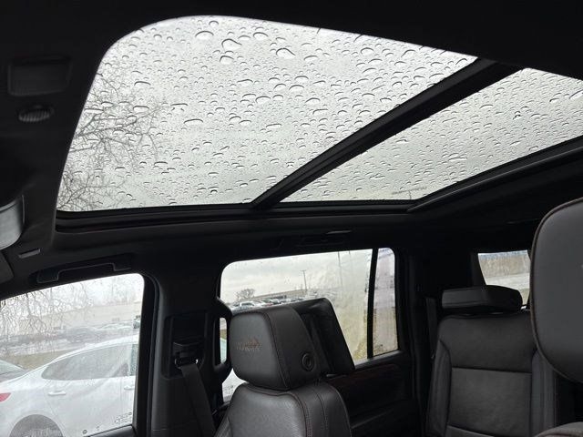 Chevrolet Suburban  2021