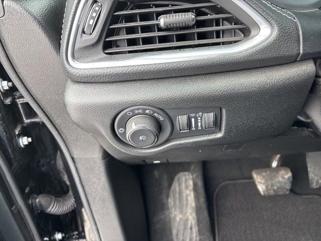 Chrysler Pacifica Limited 2025