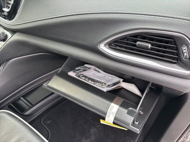 Chrysler Pacifica Limited 2025