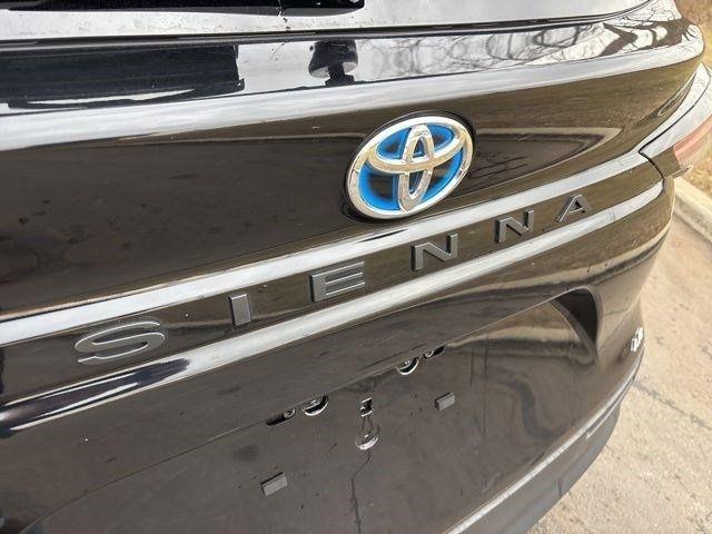 Toyota Sienna LE 8 Passenger 2025