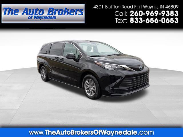 2025 Toyota Sienna LE 8 Passenger