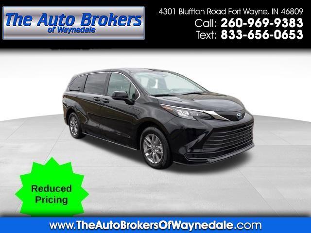 2025 Toyota Sienna LE 8 Passenger