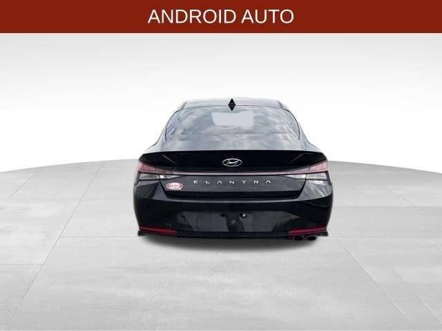 Hyundai Elantra  2022