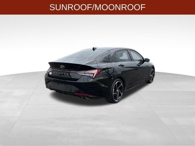 Hyundai Elantra  2022