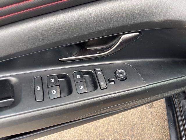 Hyundai Elantra  2022