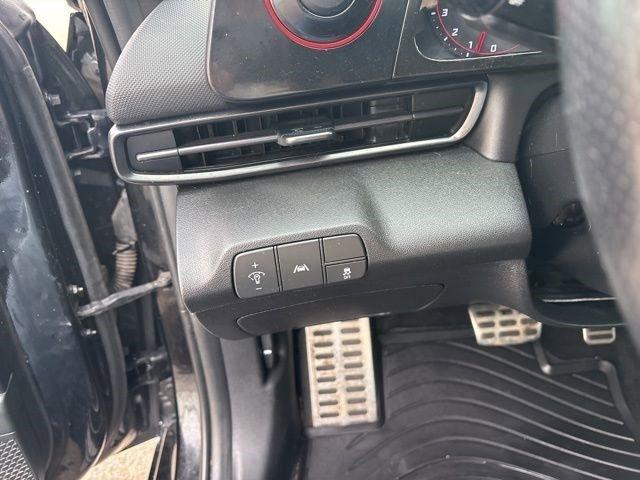 Hyundai Elantra  2022