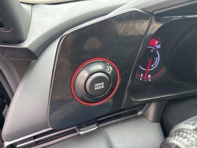 Hyundai Elantra  2022