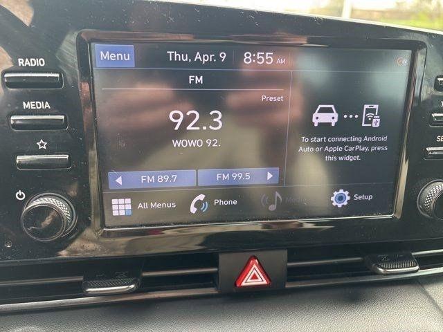 Hyundai Elantra  2022