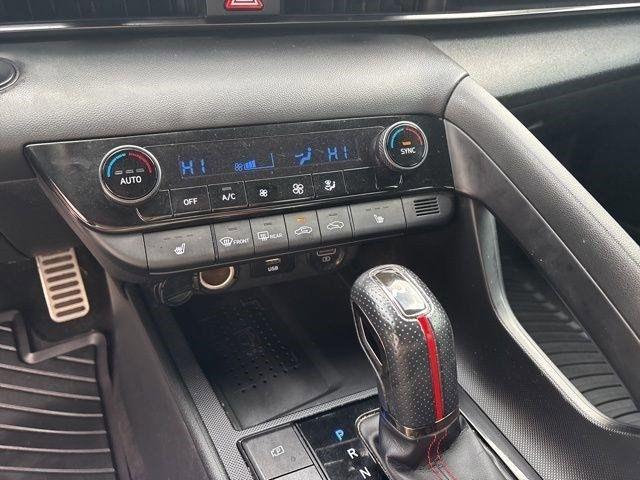 Hyundai Elantra  2022