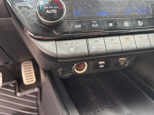 Hyundai Elantra  2022