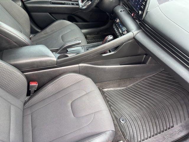 Hyundai Elantra  2022