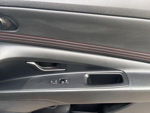 Hyundai Elantra  2022