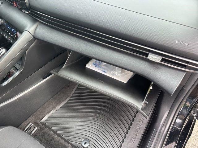 Hyundai Elantra  2022