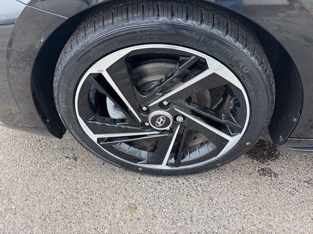 Hyundai Elantra  2022