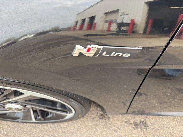 Hyundai Elantra  2022