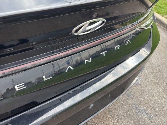 Hyundai Elantra  2022