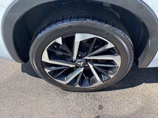 Mitsubishi Outlander  2023