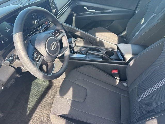 Hyundai Elantra  2025