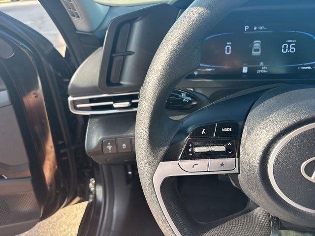 Hyundai Elantra  2025