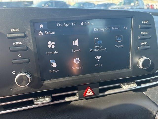 Hyundai Elantra  2025