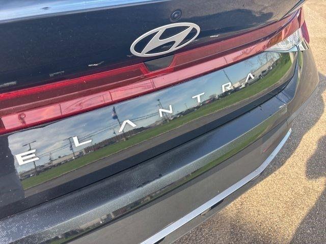 Hyundai Elantra  2025