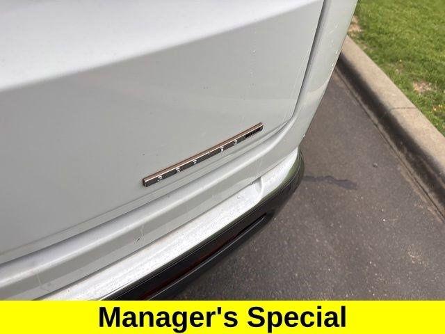 Jeep Grand Wagoneer Series III 4WD 2022