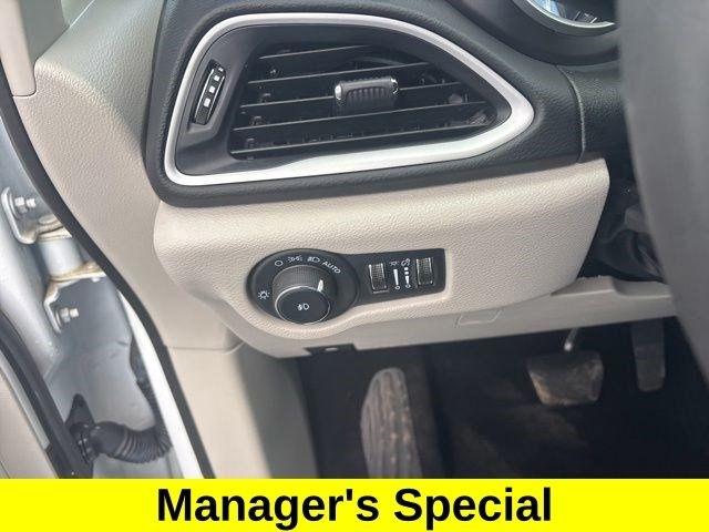 Chrysler Pacifica Touring L 2024