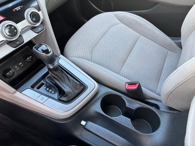 Hyundai Elantra  2019