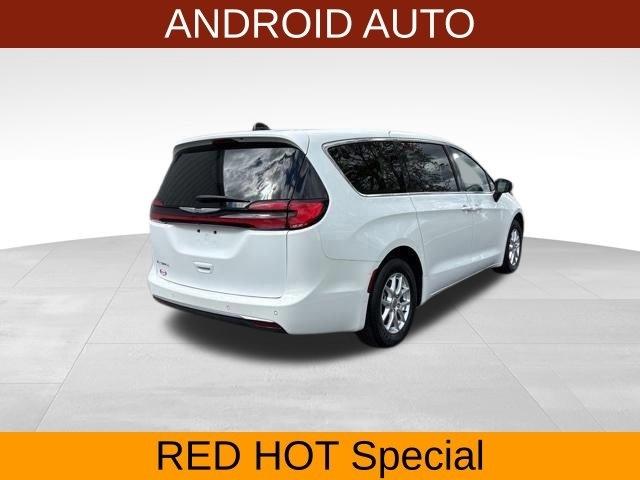 Chrysler Pacifica Touring 2023