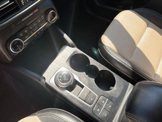 Ford Escape  2022