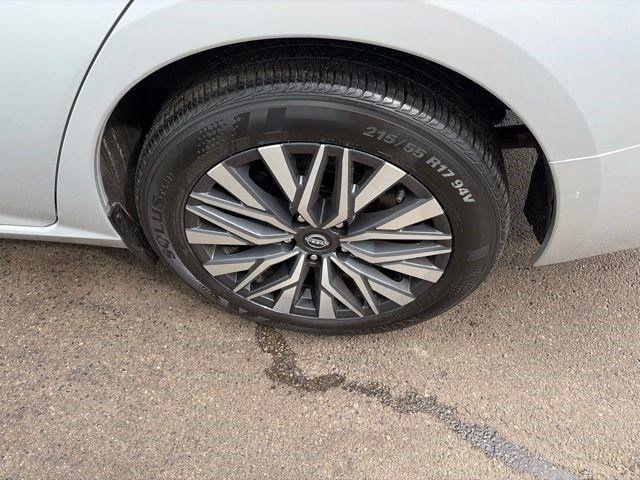 Nissan Altima  2024