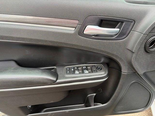 Chrysler 300  2021
