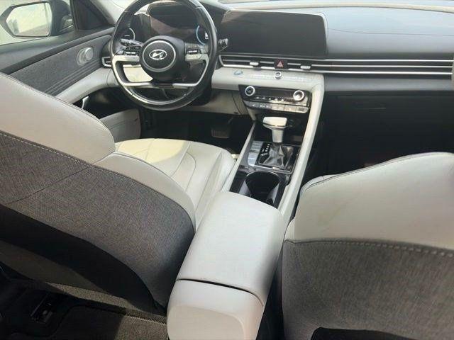 Hyundai Elantra  2023