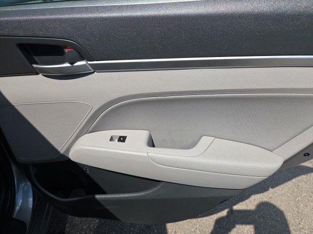 Hyundai Elantra  2019