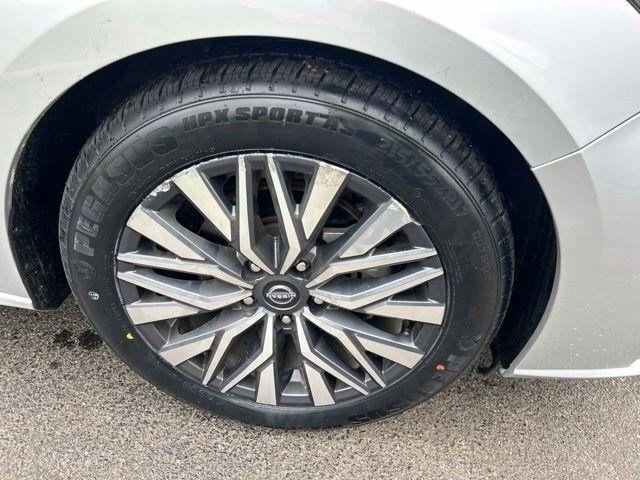 Nissan Altima  2024