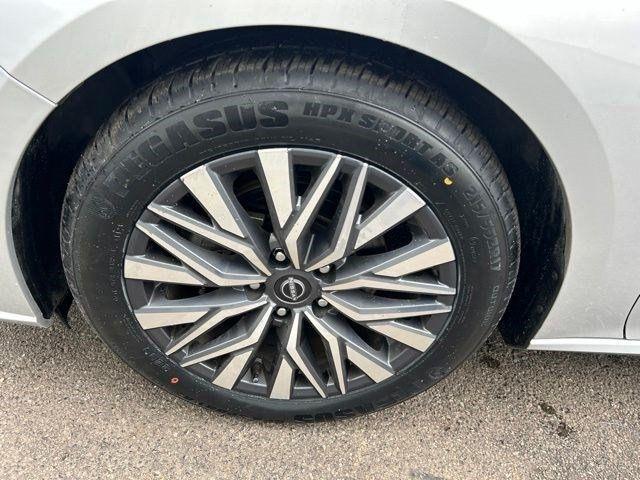 Nissan Altima  2024