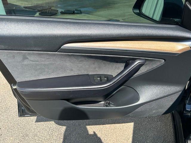 Tesla Model 3  2023