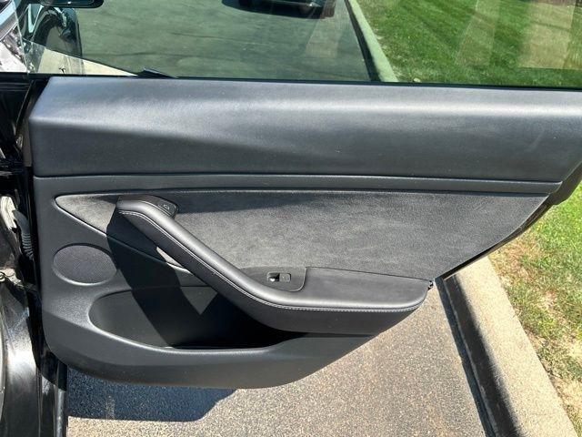 Tesla Model 3  2023