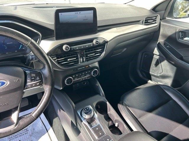 Ford Escape Titanium 4WD 2021