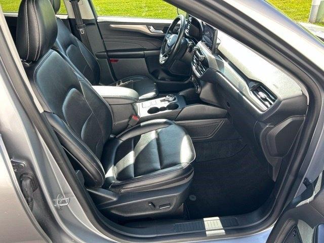 Ford Escape Titanium 4WD 2021