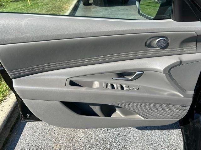 Hyundai Elantra  2022