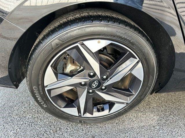 Hyundai Elantra  2022