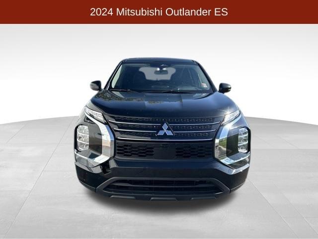 Mitsubishi Outlander ES 2024