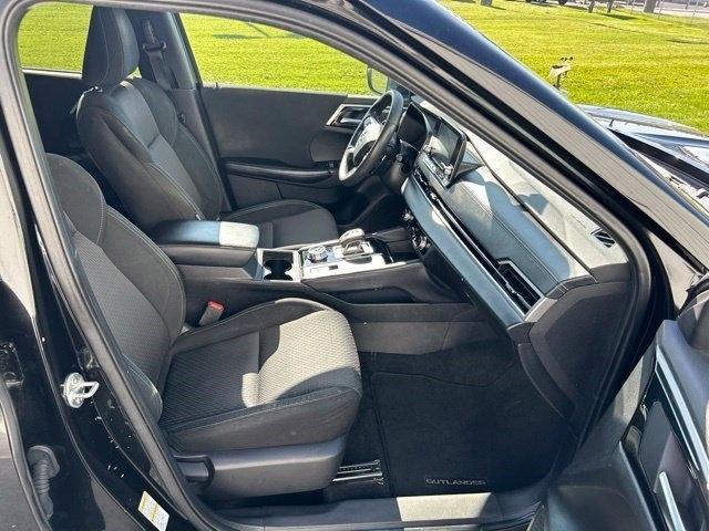 Mitsubishi Outlander ES 2024